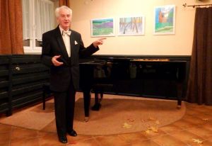 1180th Liszt Evening, Oborniki Slaskie, Parlour of Four Muses, 23rd Oct 2015.<br> Edvinas Minkstimas - piano, Juliusz Adamowski - commentary. Photo by Jolanta Nitka.